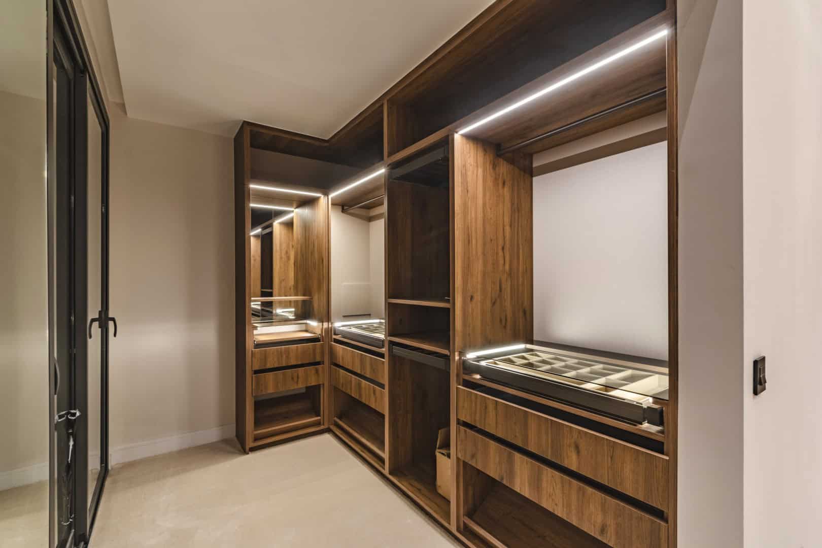 mfg walk in wardrobe